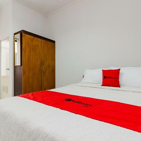 Reddoorz Syariah Near Pondok Indah Mall 3 Джакарта Екстериор снимка